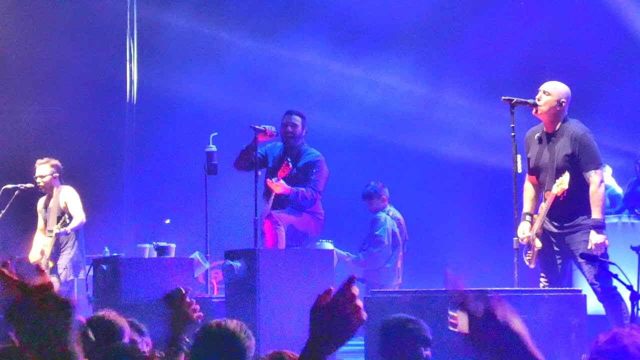 Breaking Benjamin in concert